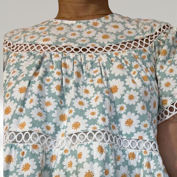 Mini tiered dress with eyelet lace trim - Picture 4 of 4